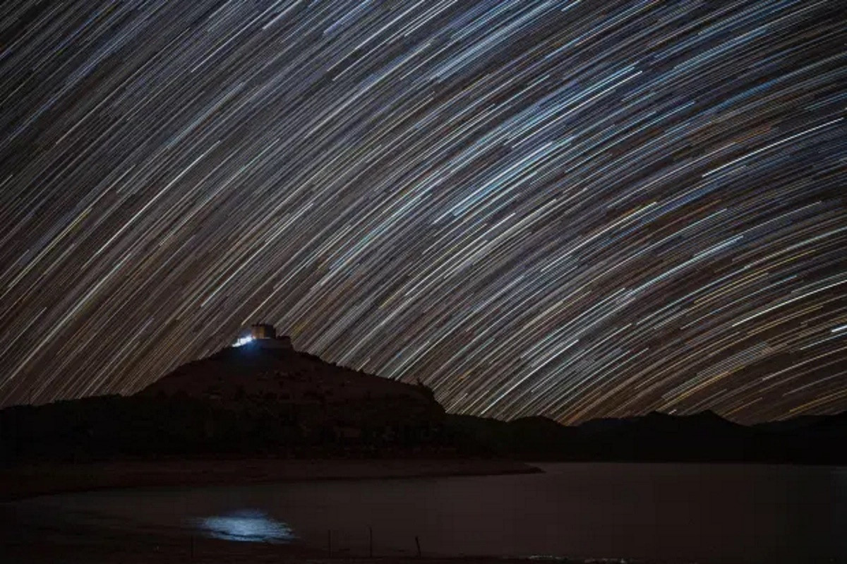Với điều kiện địa lý lý tưởng (cao, không ô nhiễm ánh sáng...), đây cũng là điểm tuyệt vời cho những người yêu thích nhiếp ảnh thiên văn.