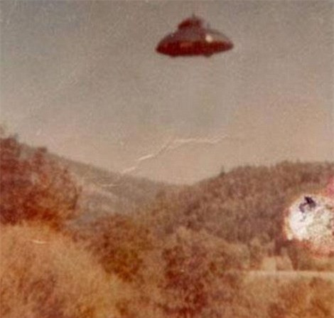 Một UFO xuất hiện ở đâu đó tại Mỹ vào ngày 10/6/1964.