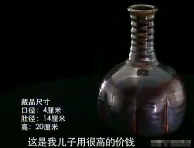 Cậu quý tử bán trộm nữ trang của mẹ mua chiếc bình cổ - Hình 2 Cau quy tu ban trom nu trang cua me mua chiec binh co-Hinh-2