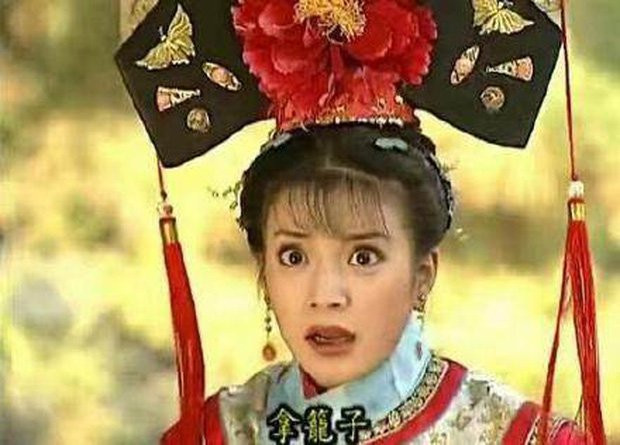 Triệu Vy hoảng hốt sai thái giám mang lồng ra nhốt chim.