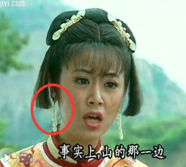 Đôi hoa tai siêu khủng của Hạ Tử Vy vừa xuất hiện trong cảnh trước.