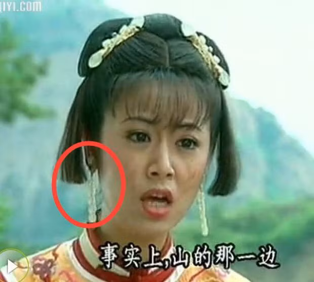 Đôi hoa tai siêu khủng của Hạ Tử Vy vừa xuất hiện trong cảnh trước.