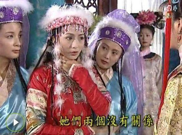 Lúc Tiểu Yến Tử và Tử Vy đến cứu, Hương phi đã đổi áo sang màu đỏ?