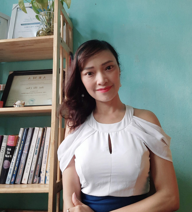 Ong chu kho tinh U60 hen ho online voi me don than xinh dep