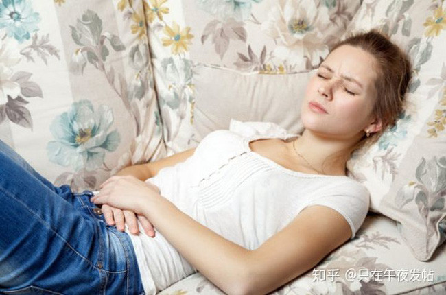 3 cô gái bị suy buồng trứng, nguyên nhân là do thói quen này - Hình 2 3 co gai bi suy buong trung, nguyen nhan la do thoi quen nay-Hinh-2