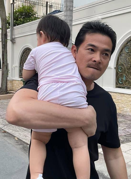 Quach Ngoc Ngoan khoe con gai cung lon phong phao va dang yeu