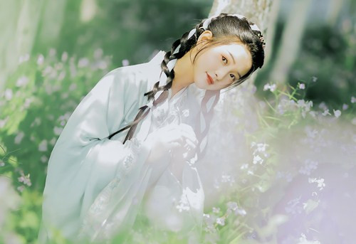 Quy phi dung nhan sac me hoac hoang de de roi chet vi qua dep