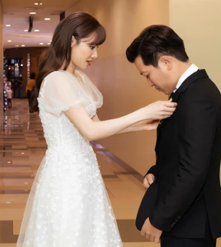 Khoanh khac vo chong Truong Giang vao bep gay sot