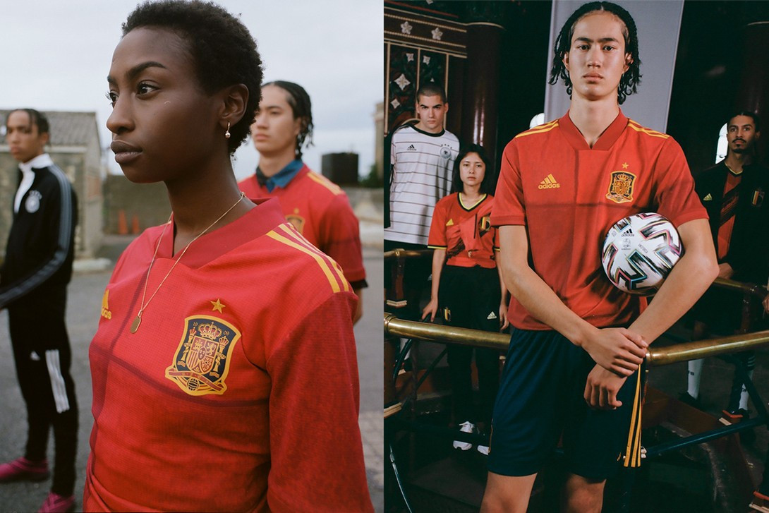  Tây Ban Nha (sân nhà): Mẫu áo đấu được Adidas thiết kế đặc biệt để kỷ niệm 100 năm thành lập của Liên đoàn Bóng đá Tây Ban Nha và cũng là lần đầu tiên sư tử được chọn làm biểu tượng của đội tuyển đến từ bán đảo Iberia.