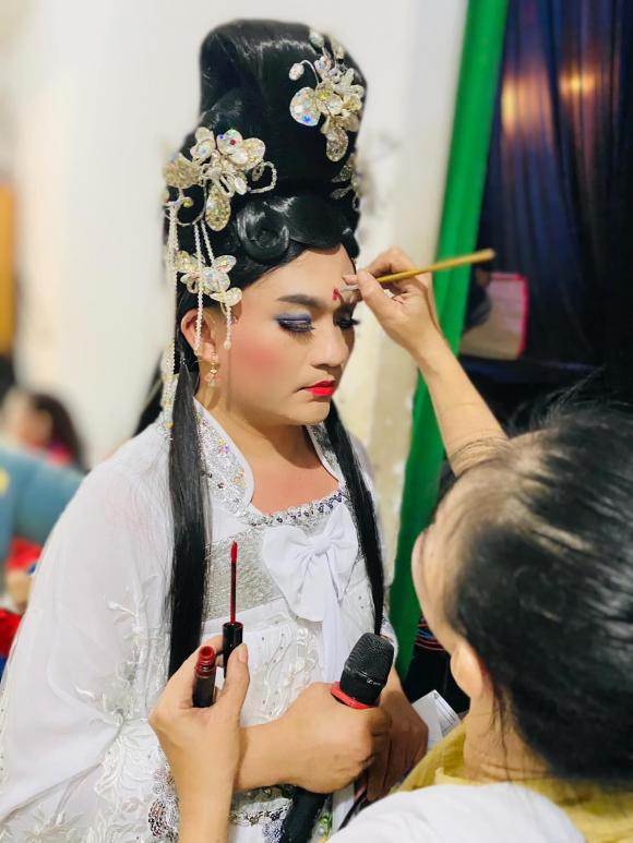 Dai Nghia khien cong chung rung dong vi man gia gai