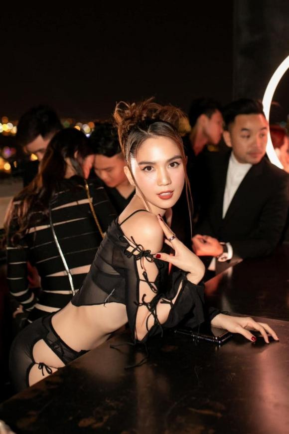 Ngoc Trinh bi tro ly tung clip quay len khi ngu-Hinh-5