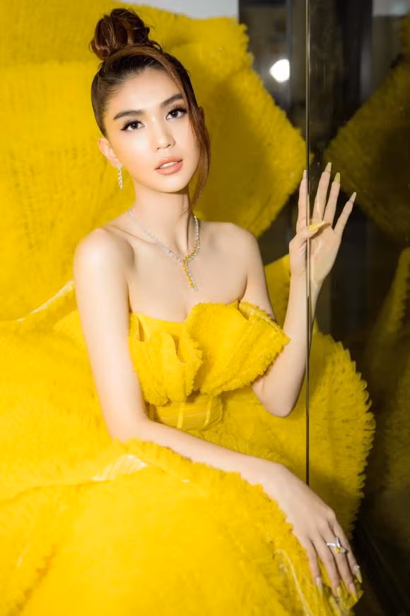 Ngoc Trinh bi tro ly tung clip quay len khi ngu-Hinh-3