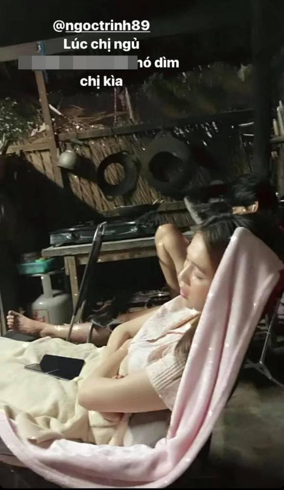 Ngoc Trinh bi tro ly tung clip quay len khi ngu-Hinh-2