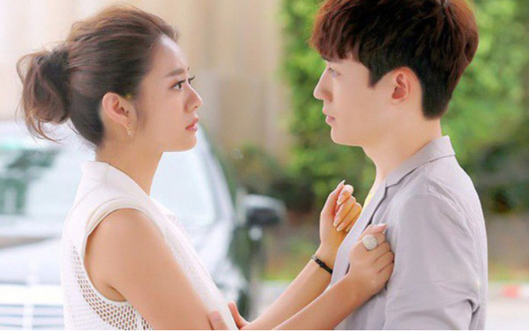 Chia tay duoc 2 thang, chong cu dua tra toi mot boc tien