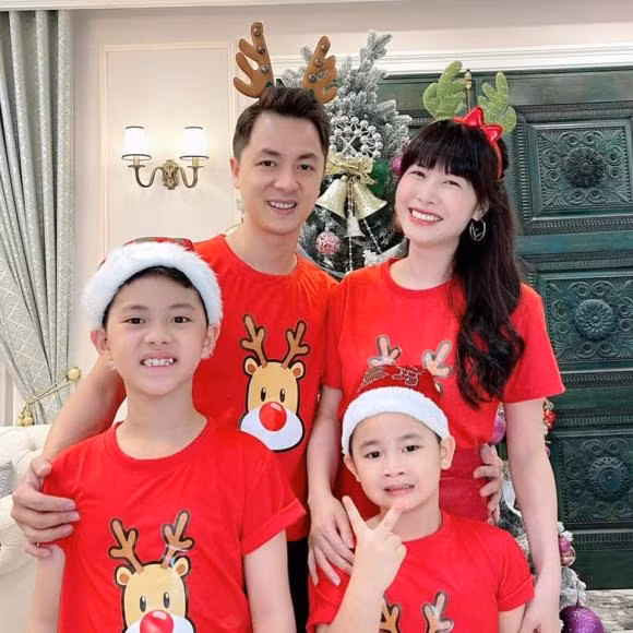 Dang Khoi nhan tin hoi vo di lam toc, shopping de don Tet-Hinh-5