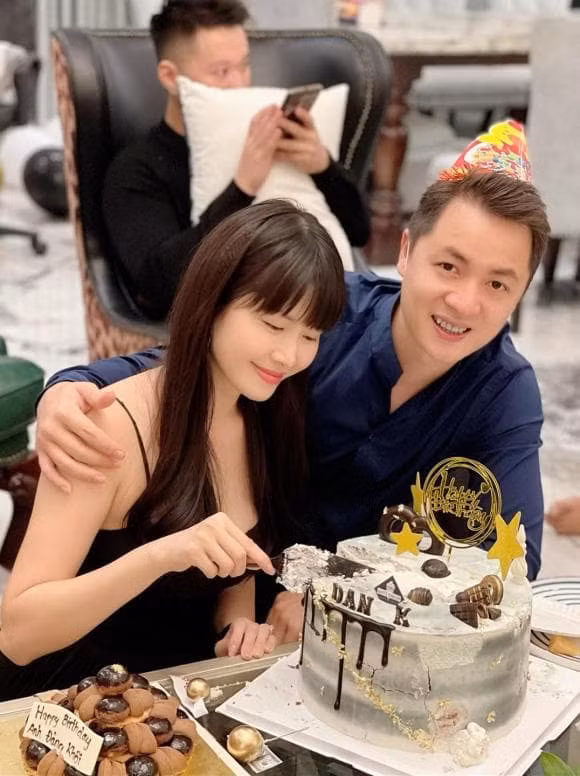 Dang Khoi nhan tin hoi vo di lam toc, shopping de don Tet-Hinh-3