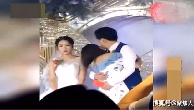 Xon xao chu re om gai la khoc nuc no va phan ung cua co dau