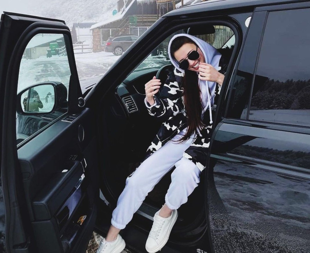 Trong những hình ảnh mới nhất, "hoa khôi bóng chuyền" được khen ngày càng xinh đẹp, rạng rỡ sau hơn 4 tháng lên xe hoa.