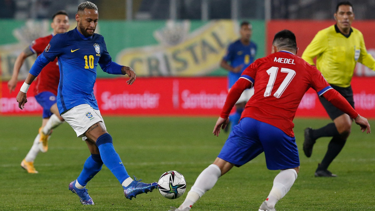 Neymar sau đó cho biết dư luận đã hiểu nhầm về cơ thể anh. Chân sút của PSG khẳng định sở dĩ anh trông béo hơn vì mặc áo đấu tuyển Brazil size rộng. Neymar tuyên bố trong trận đấu sắp tới, anh sẽ yêu cầu một chiếc áo với kích cỡ nhỏ hơn.