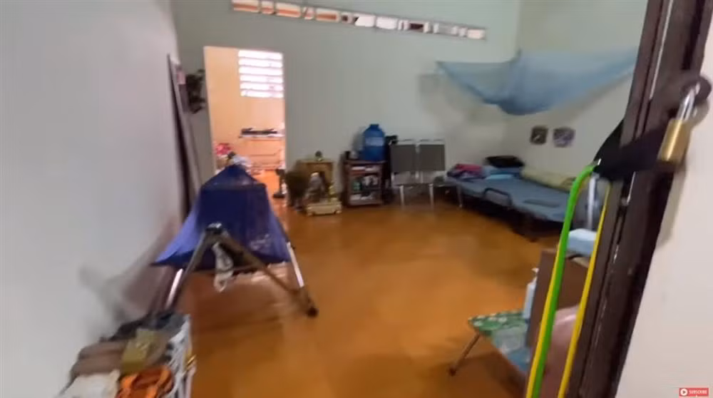 Can canh phong tro cua anh chan bo Soytiet va ban gai-Hinh-2