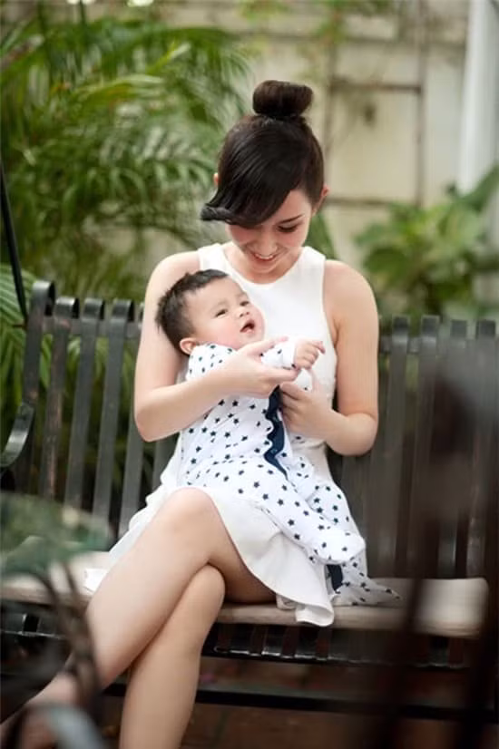 MC Quynh Chi bat ngo dang loat anh con trai lon phong phao-Hinh-2