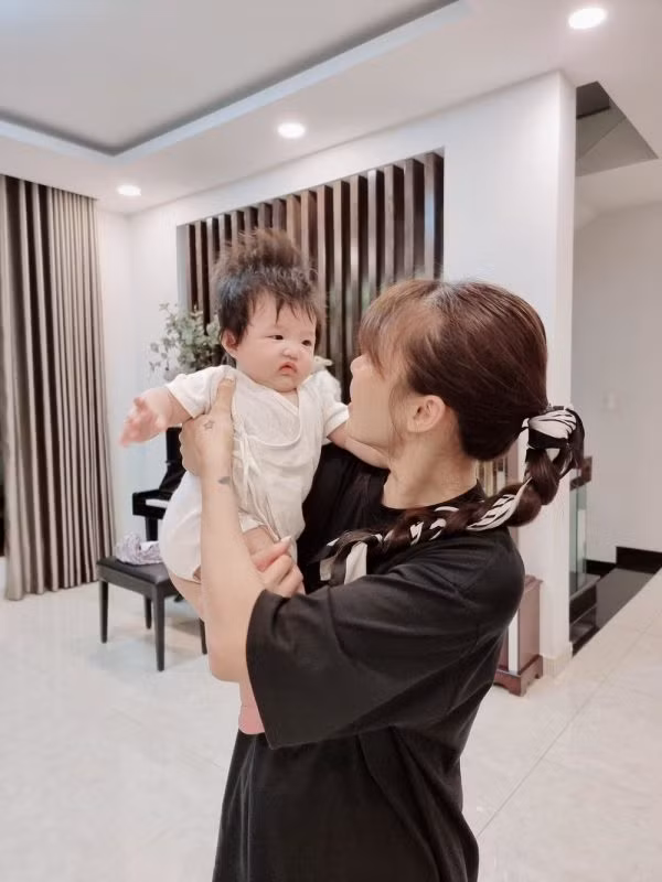 Xiu up xiu down voi loat bieu cam cua con gai Dong Nhi-Hinh-10