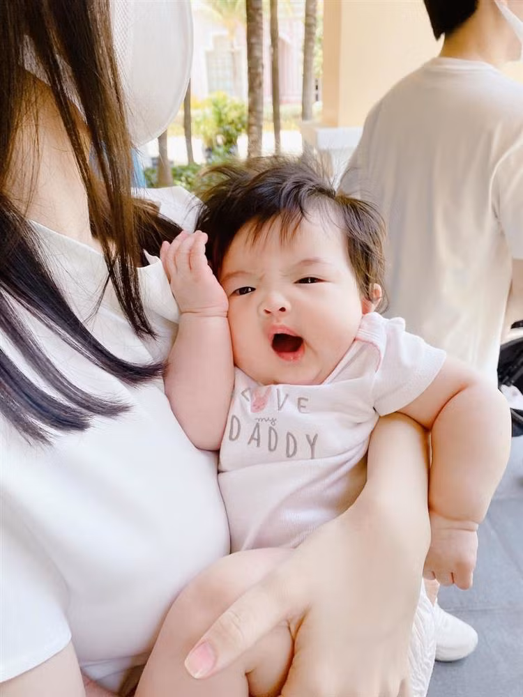 Xiu up xiu down voi loat bieu cam cua con gai Dong Nhi-Hinh-8