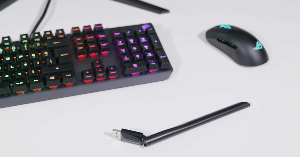  TP-Link Archer T3U Plus sẽ bổ sung kết nối Wi-Fi cho máy tính để bàn. Khi làm việc tại nhà, đường truyền Internet có thể chập chờn. Trong tình huống này, người dùng thường phát Wi-Fi bằng smartphone để tiếp tục công việc. USB Wi-Fi cho máy tính để bàn là thiết bị cần thiết trong trường hợp trên. Mẫu TP-Link T3U Plus hỗ trợ thu sóng ở 2 băng tần 2,4 GHz và 5 GHz, tốc độ tối đa 867 Mbps với giá 370.000-400.000 đồng. Ảnh: Technopat.