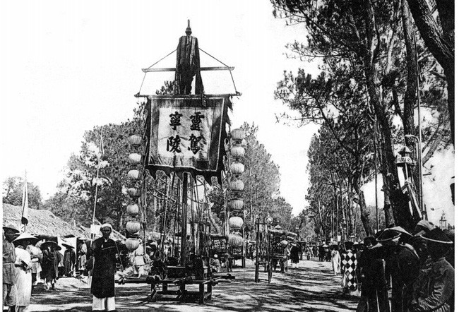 Tang lễ hoàng thái hậu Từ Dụ.