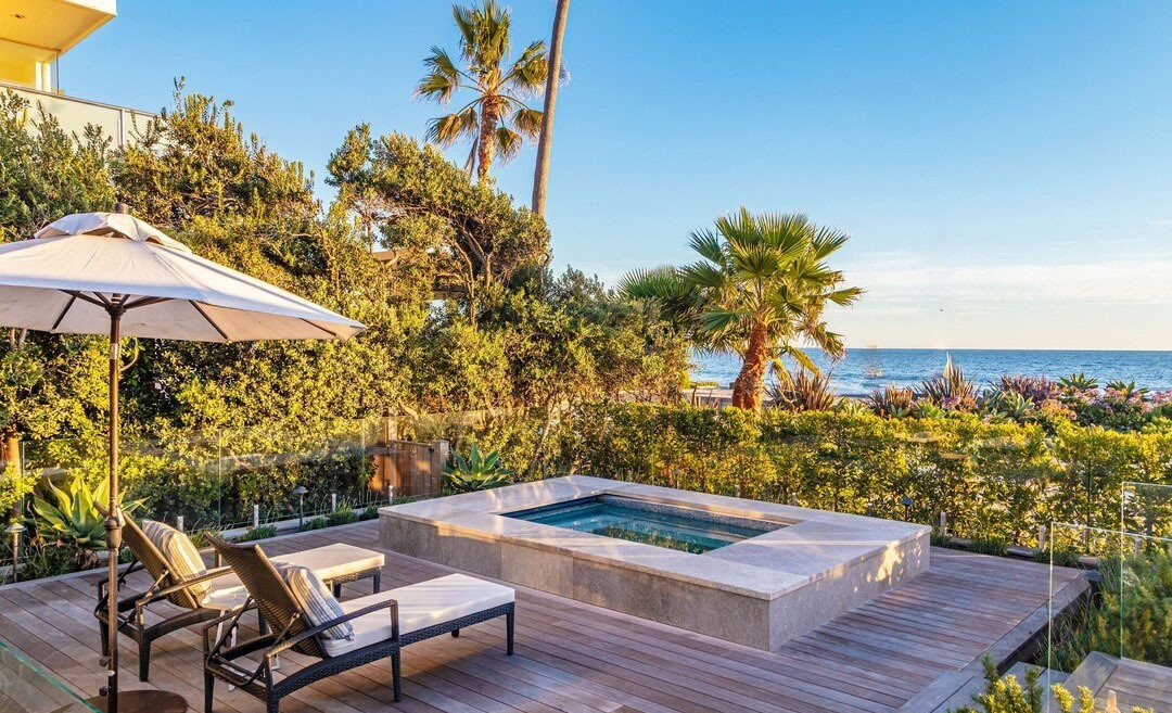 Bồn ngâm ngoài trời là địa điểm lý tưởng để gia chủ thưởng ngoạn cảnh sắc thiên nhiên.