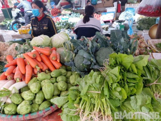 Rau củ quả, thịt lợn giá giảm dần đều ngày cận Tết Rau cu qua, thit lon gia giam dan deu ngay can Tet