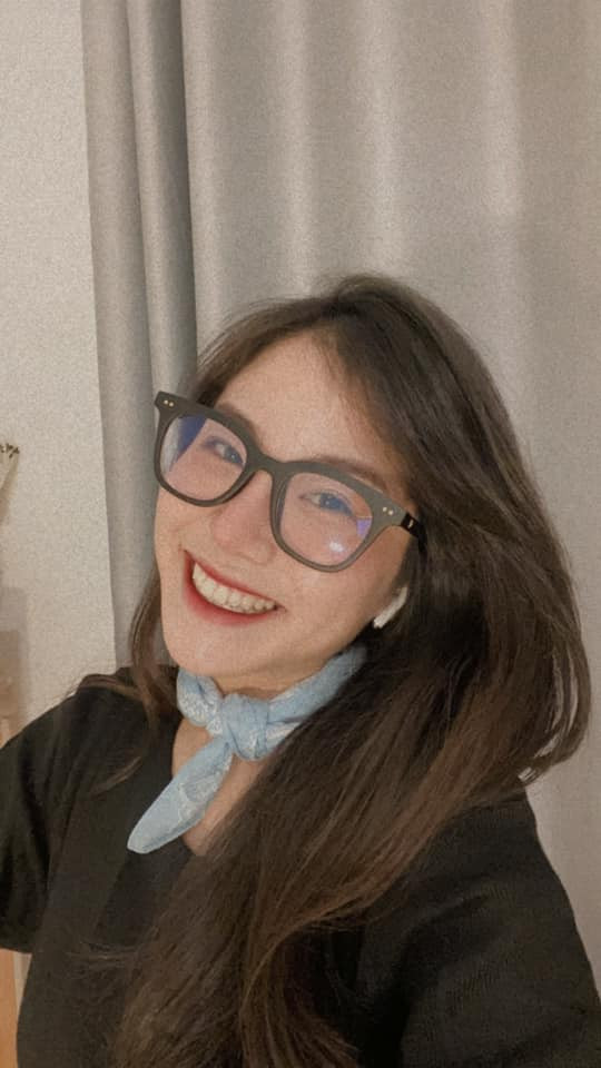 Thần thái vui tươi, hoạt bát khiến cô chiếm được thiện cảm của nhiều người.