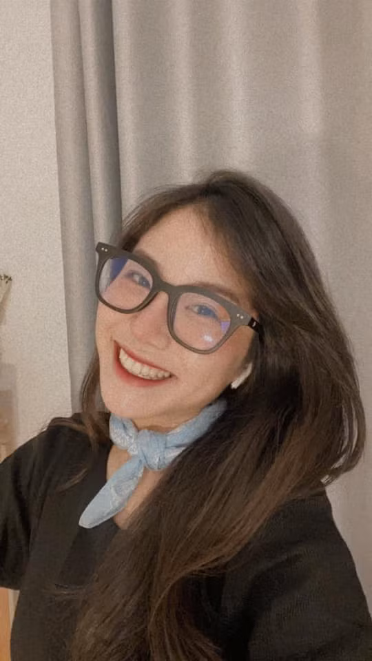 Thần thái vui tươi, hoạt bát khiến cô chiếm được thiện cảm của nhiều người.