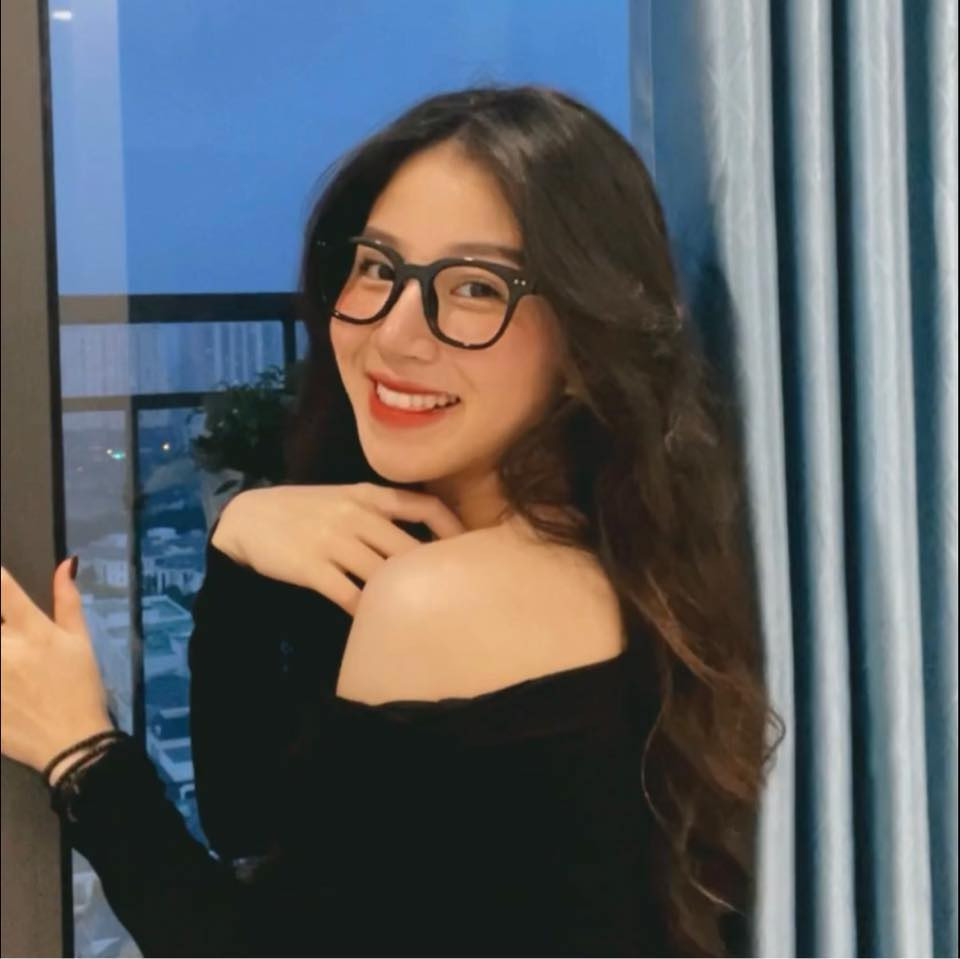 Nàng 9X thường chọn mặc những trang phục đen hoặc trắng.