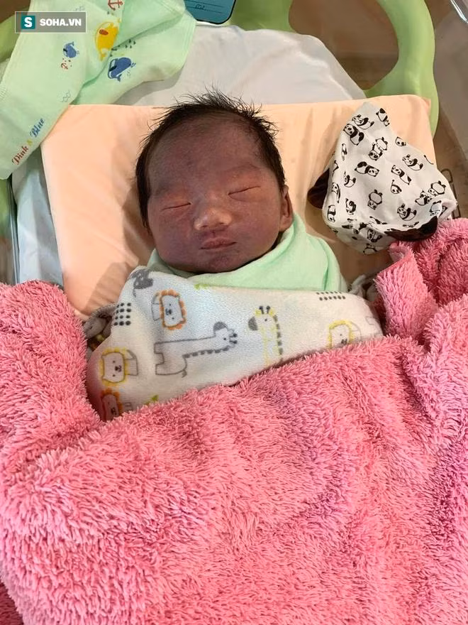 Be trai chao doi den nhu Bao Cong, 2 nam sau dien mao bat ngo