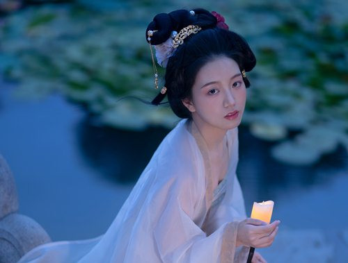 Giai oan cho Ha Co, my nhan xinh dep mang tieng sat 3 doi chong-Hinh-4