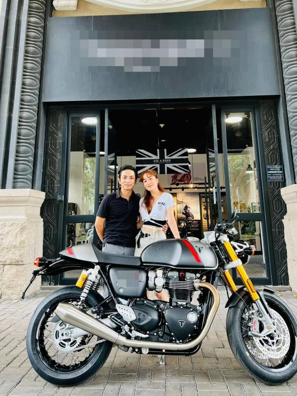 Khanh Thi tang qua khung tri gia 500 trieu cho ong xa Phan Hien