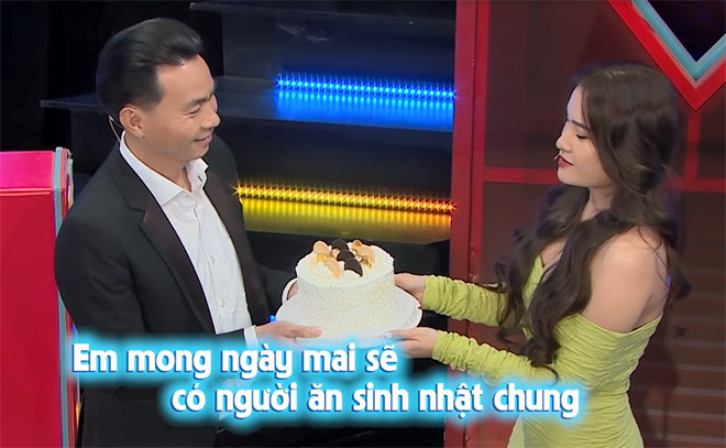 Chàng trai U40 đi hẹn hò hốt được gái xinh nóng bỏng - Hình 4 Chang trai U40 di hen ho hot duoc gai xinh nong bong-Hinh-4