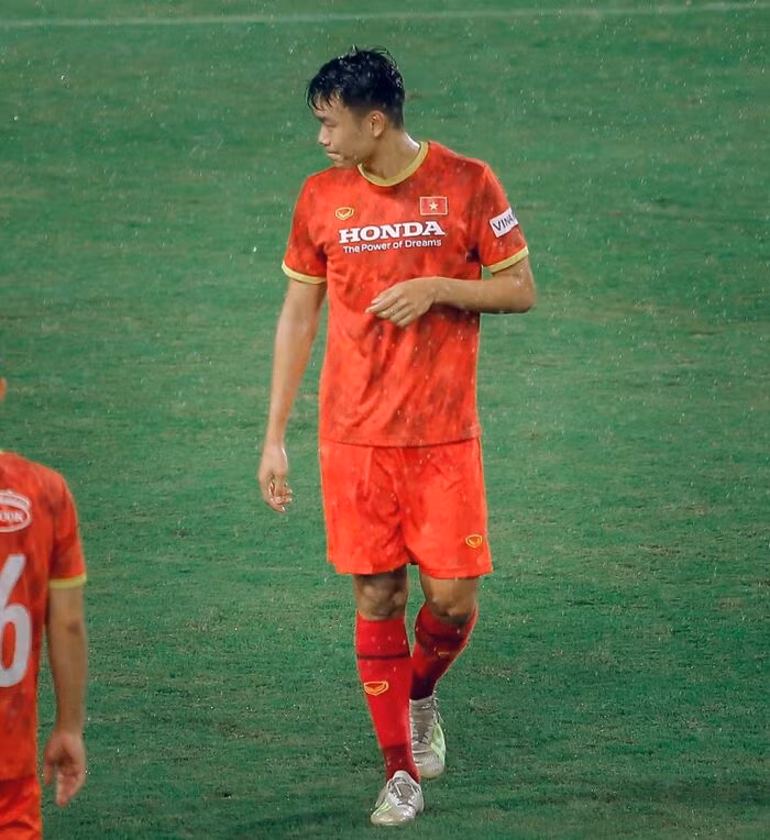 Nguyễn Thành Chung thi đấu ở vị trí hậu vệ cho câu lạc bộ Hà Nội và đội tuyển quốc gia Việt Nam. (Ảnh: FB nhân vật). 