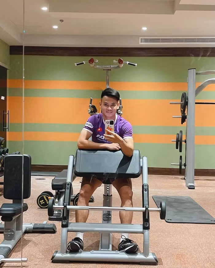 Hồ Tấn Tài cao 1m80.