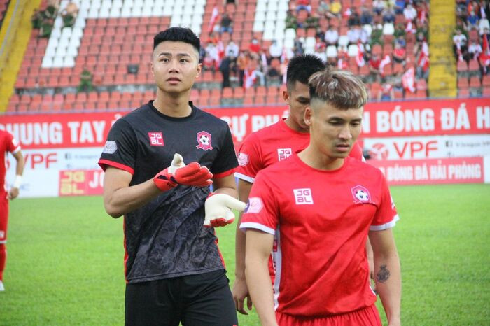 Nguyễn Văn Toản đang thi đấu ở vị trí thủ môn cho câu lạc bộ Hải Phòng và đội tuyển Quốc gia Việt Nam. (Ảnh: FB nhân vật).