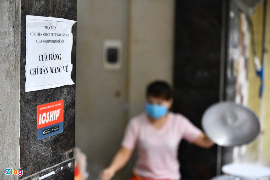 br/> Trái với cảnh khách hàng tấp nập ra vào như trước kia, hiện nay quán chỉ bán được 40 suất mỗi ngày.