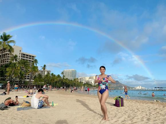 NSUT Ngoc Huyen cung con gai cung hiem hoi chia se anh dien bikini nuot na-Hinh-2