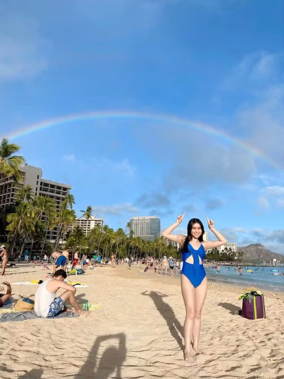 NSUT Ngoc Huyen cung con gai cung hiem hoi chia se anh dien bikini nuot na-Hinh-3