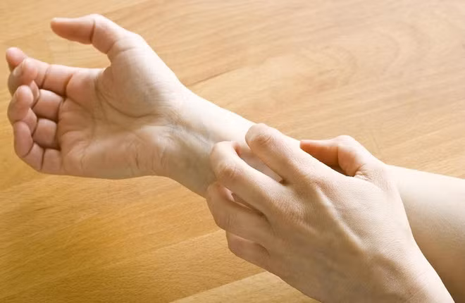 4 dau hieu tren ban tay canh bao duong huyet cao