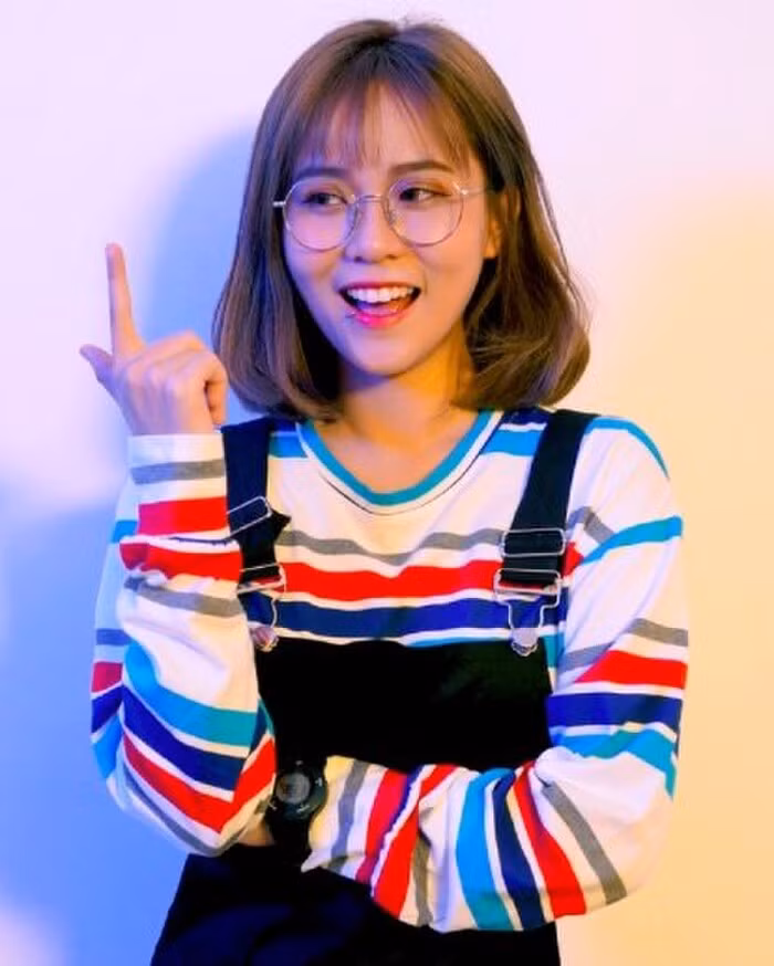 Dan mang tranh cai khi Misthy xuat hien voi doi 