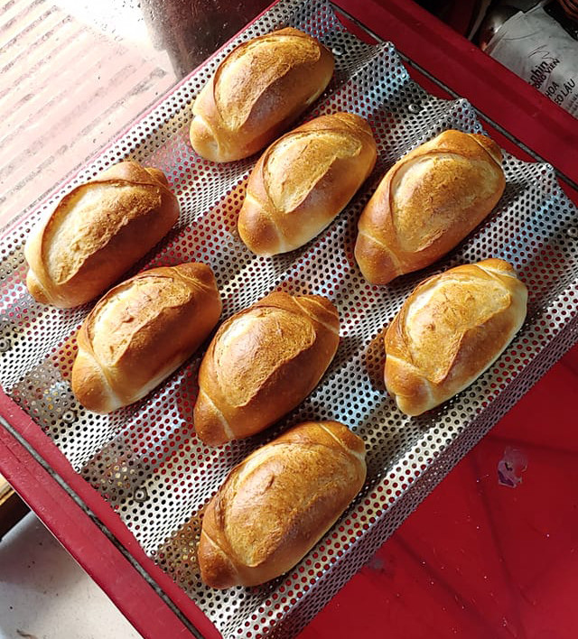 O nha roi qua, chi em Ha thanh mo lo banh my tai gia