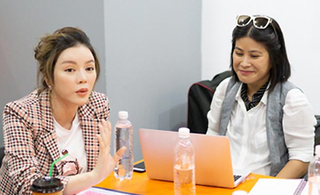 Lý Nhã Kỳ khi nổi giận: Dằn mặt đại gia có tiếng Ly Nha Ky khi noi gian: Dan mat dai gia co tieng