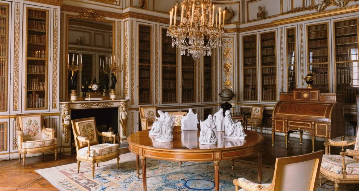 Dinh thự được ông Cheung mua lại từ gia đình cố Thái tử Saudi Arabia Nayef bin Abdulaziz. Bất động sản này từng là bốn ngôi nhà riêng lẻ trước khi được kết hợp thành dinh thự đồ sộ 45 phòng. Nó đã từng được rao bán với giá 300 triệu bảng Anh (433 triệu USD). Ảnh: Beauchamp Estates.