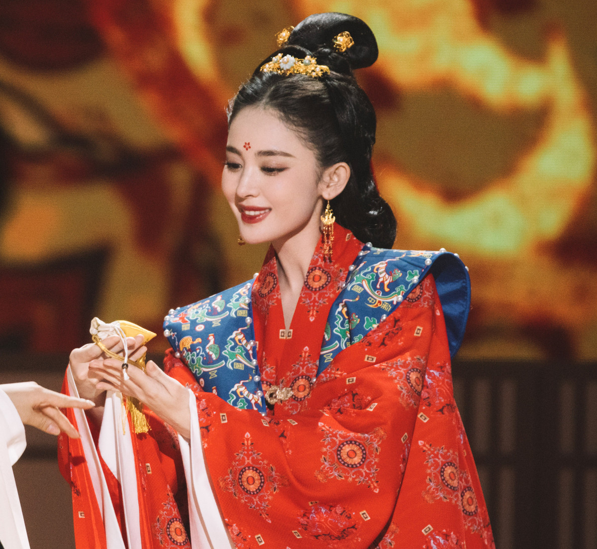 Theo Sina, nhiều khán giả yêu thích tiết mục của nữ diễn viên. Họ cho rằng Cổ Lực Na Trát đã diễn tả được vẻ đẹp khuynh quốc khuynh thành của những mỹ nhân thời xưa. Mỹ nhân Tân Cương cho biết cô khá hồi hộp vì đã lâu không thể hiện khả năng múa.